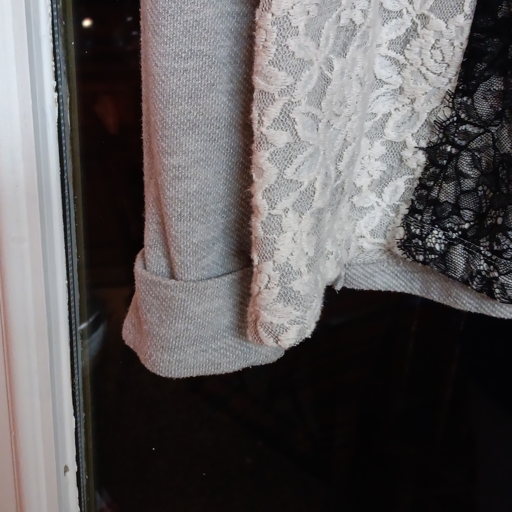 Ladies top - Picture 2 of 3